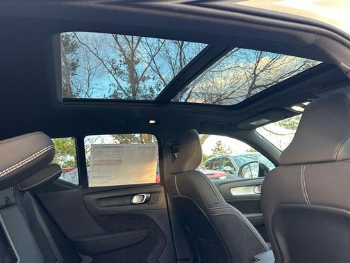 2026 Volvo XC40 B5 Ultra Black Edition