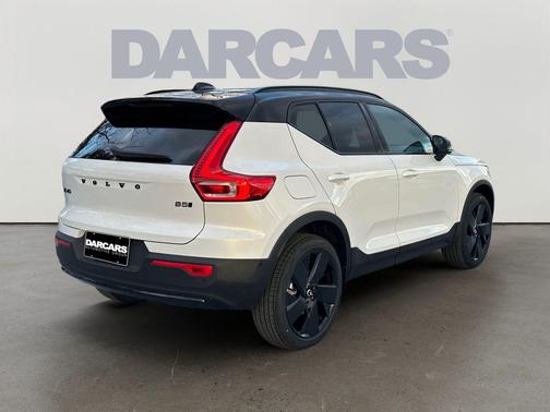 2026 Volvo XC40 B5 Ultra Black Edition
