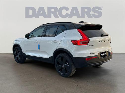 2026 Volvo XC40 B5 Ultra Black Edition