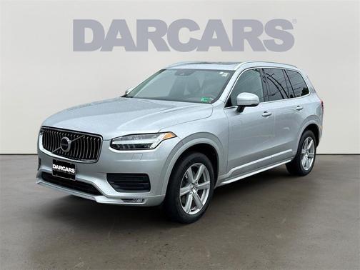 2022 Volvo XC90 T6 Momentum