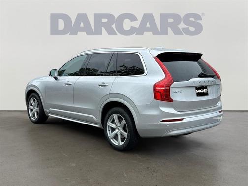 2022 Volvo XC90 T6 Momentum