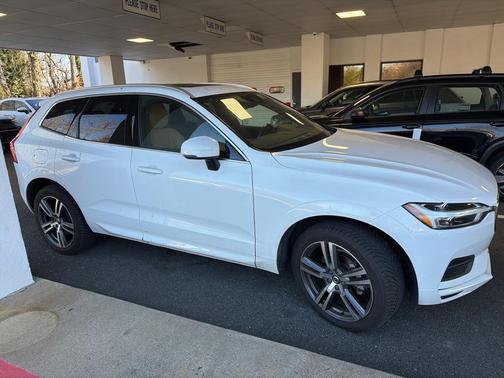 2020 Volvo XC60 T5 Momentum