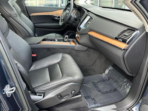2023 Volvo XC90 B6 Plus 6-Seater