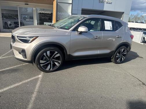 2024 Volvo XC40 B5 Ultimate Bright Theme