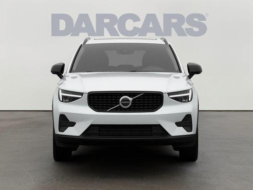 2026 Volvo XC40 Core, B5 AWD Gas (mild hybrid), Dark