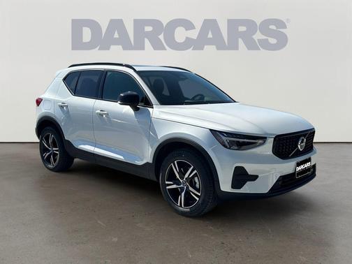 2026 Volvo XC40 Core, B5 AWD Gas (mild hybrid), Dark