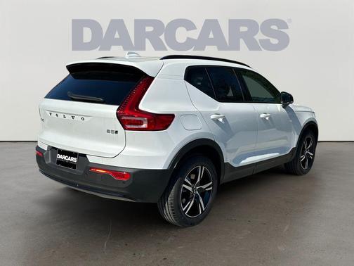 2026 Volvo XC40 Core, B5 AWD Gas (mild hybrid), Dark