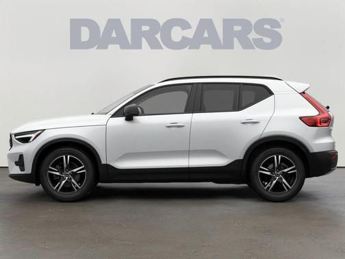 2026 Volvo XC40 Core, B5 AWD Gas (mild hybrid), Dark