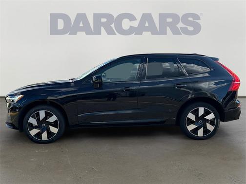 2023 Volvo XC60 Recharge Plug-In Hybrid T8 Ultimate Dark Theme