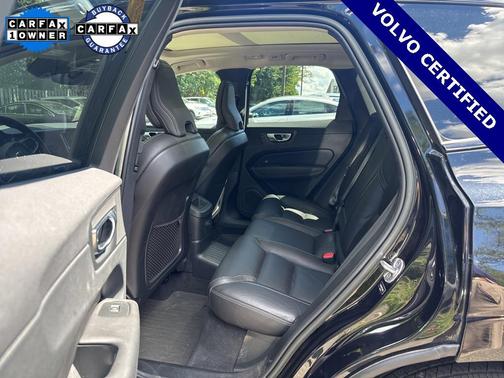 2023 Volvo XC60 Recharge Plug-In Hybrid T8 Ultimate Dark Theme