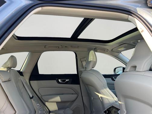 2026 Volvo XC60 B5 Ultra