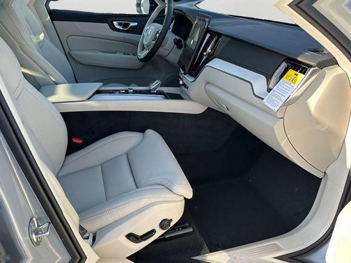 2026 Volvo XC60 B5 Ultra