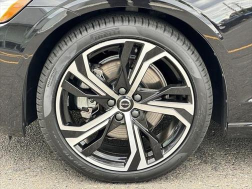 2025 Volvo S60 B5 Plus