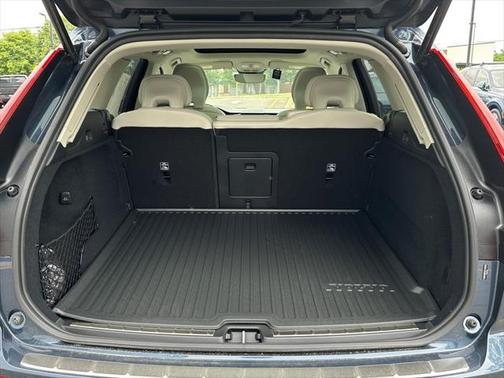 2025 Volvo XC60 B5 Ultra