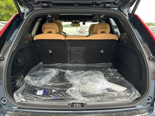2025 Volvo XC60 Plug-In Hybrid T8 Ultra