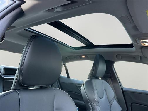 2025 Volvo S60 B5 Core