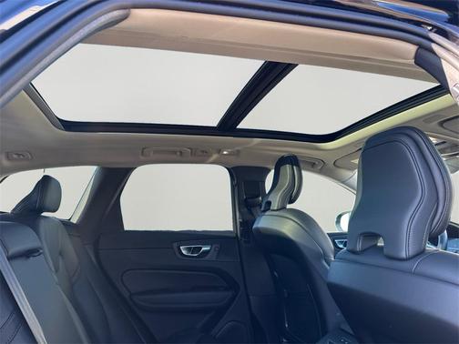 2025 Volvo XC60 B5 Core