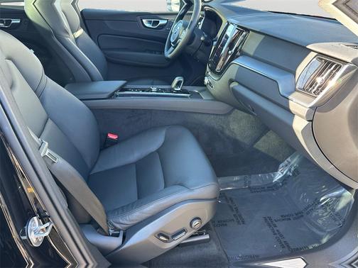 2025 Volvo XC60 B5 Core