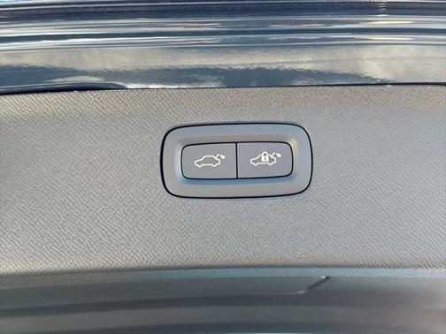 2025 Volvo XC90 B6 Ultra