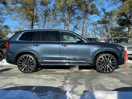 2025 Volvo XC90 B6 Ultra