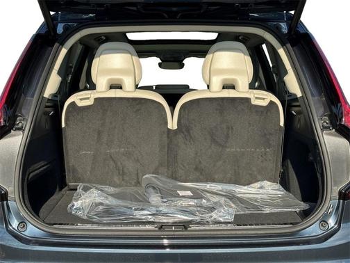 2026 Volvo XC90 B6 Ultra Dark Theme 7-Seater