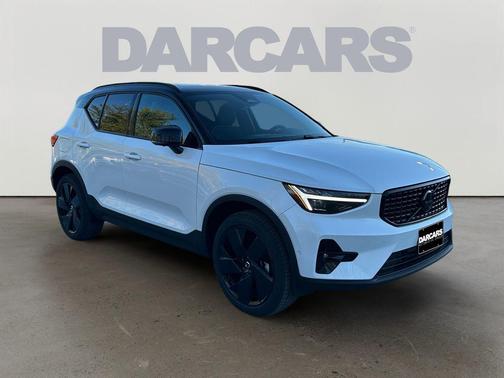 2026 Volvo XC40 B5 Ultra Black Edition