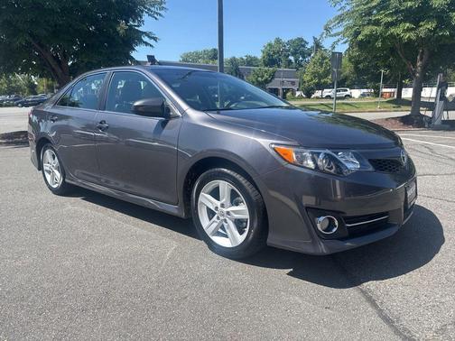 Magnetic Gray Metallic 2014 Toyota Camry SE