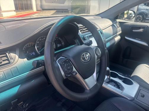 Magnetic Gray Metallic 2014 Toyota Camry SE