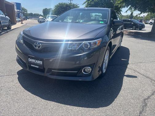 Magnetic Gray Metallic 2014 Toyota Camry SE