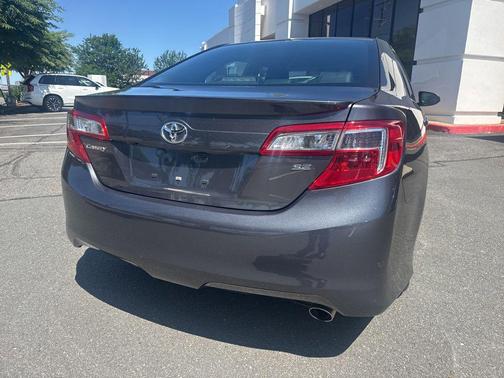 Magnetic Gray Metallic 2014 Toyota Camry SE