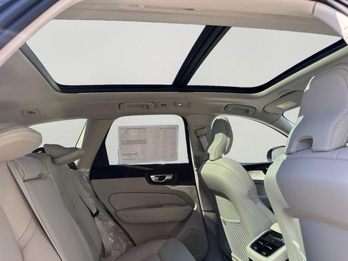 Denim Blue Metallic 2026 Volvo XC60 B5 Ultra