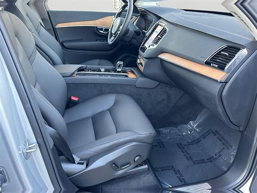 2025 Volvo XC90 B6 Plus 7-Seater