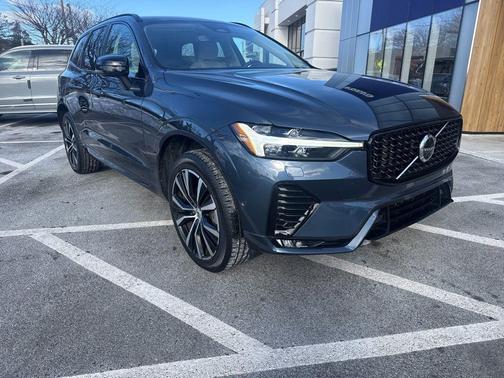 2023 Volvo XC60 B5 Plus Dark Theme