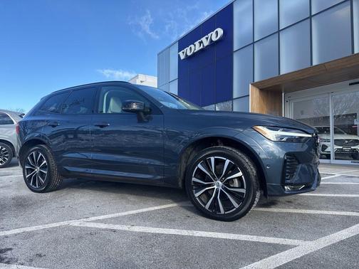 2023 Volvo XC60 B5 Plus Dark Theme