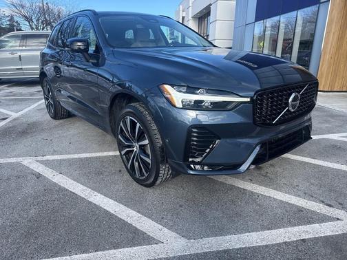 2023 Volvo XC60 B5 Plus Dark Theme