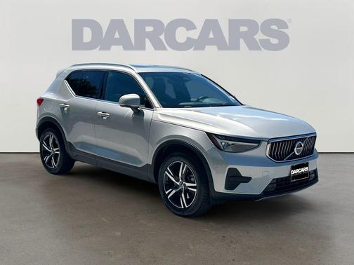 Silver Dawn Metallic 2025 Volvo XC40 B5 Core Bright Theme