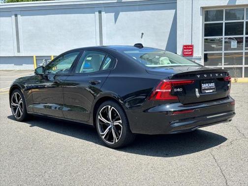 2024 Volvo S60 B5 Plus Dark Theme