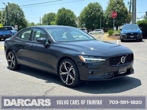 2024 Volvo S60 B5 Plus Dark Theme
