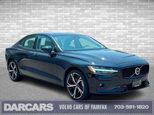 2024 Volvo S60 B5 Plus Dark Theme
