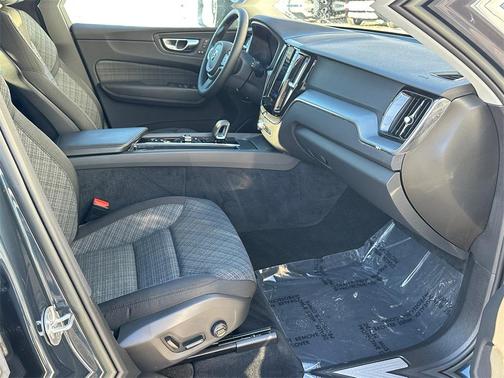 2023 Volvo XC60 B5 Core