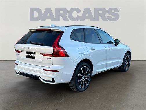 2023 Volvo XC60 Plus Dark Theme