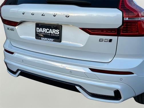 2023 Volvo XC60 Plus Dark Theme