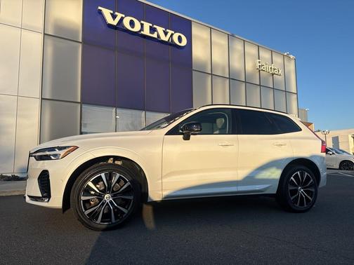 2023 Volvo XC60 Plus Dark Theme