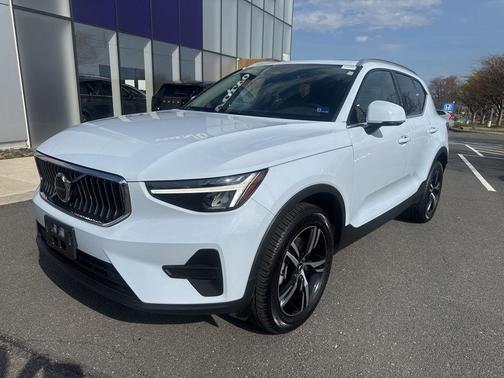 Cloud Blue 2025 Volvo XC40 B5 Core Bright Theme