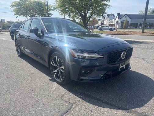 Denim Blue Metallic 2025 Volvo S60 B5 Core