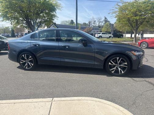 Denim Blue Metallic 2025 Volvo S60 B5 Core