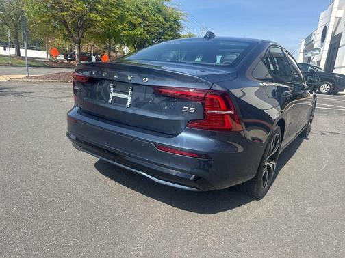 Denim Blue Metallic 2025 Volvo S60 B5 Core