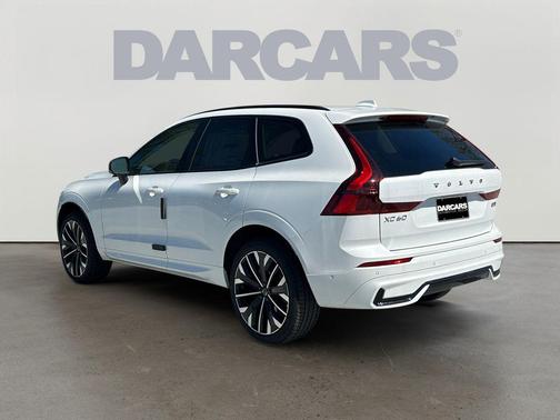 Crystal White Metallic 2026 Volvo XC60 B5 Ultra
