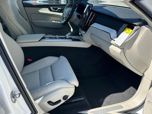 Crystal White Metallic 2026 Volvo XC60 B5 Ultra