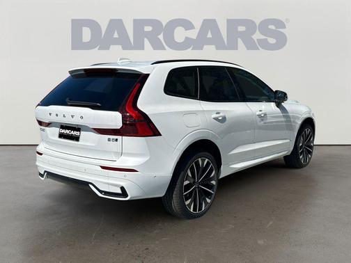 Crystal White Metallic 2026 Volvo XC60 B5 Ultra